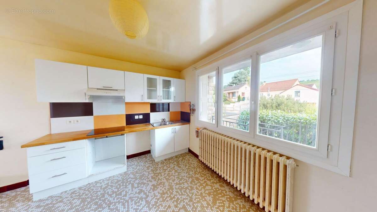 Maison à SAINT-SATUR