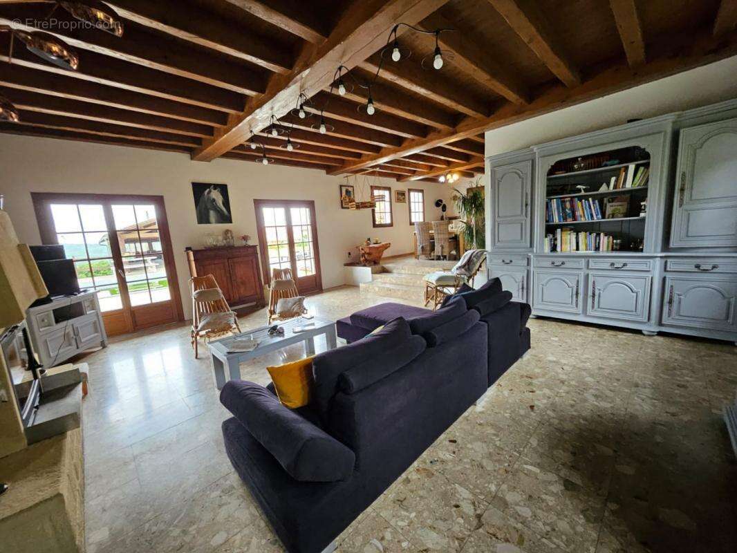 Maison à GRUN-BORDAS