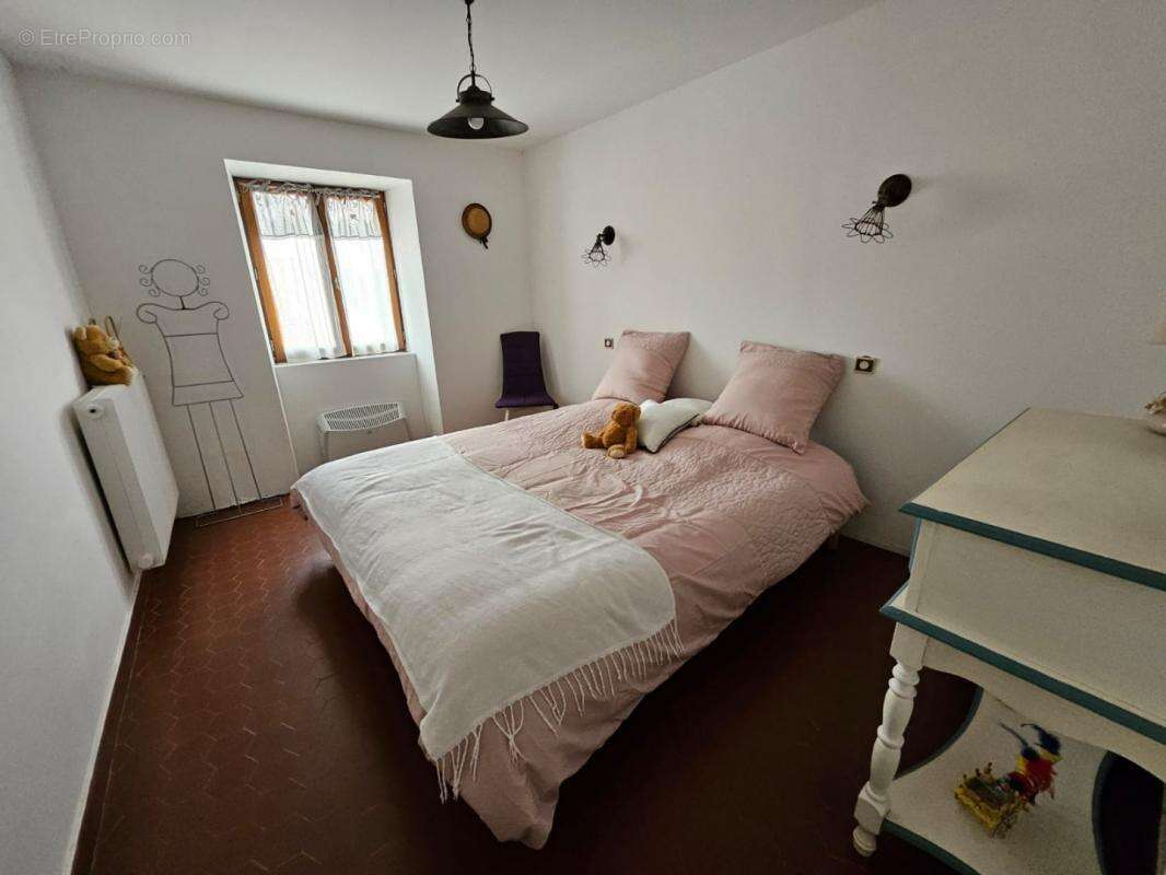 Maison à GRUN-BORDAS