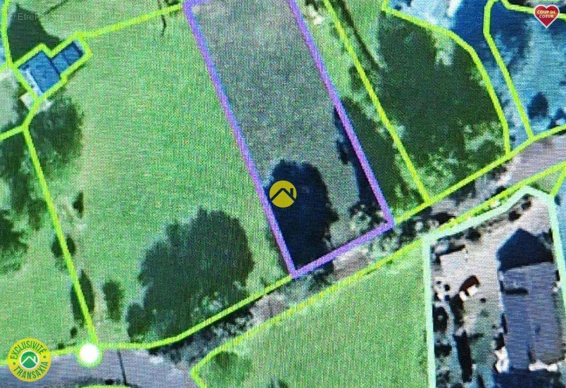 Terrain à VIC-SUR-CERE