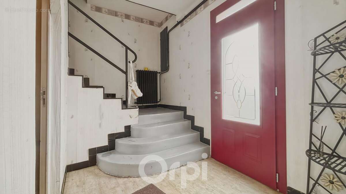 Maison à LA JONCHERE-SAINT-MAURICE