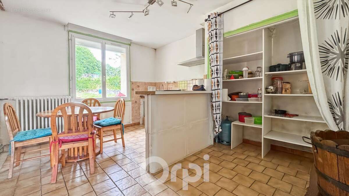 Maison à LA JONCHERE-SAINT-MAURICE