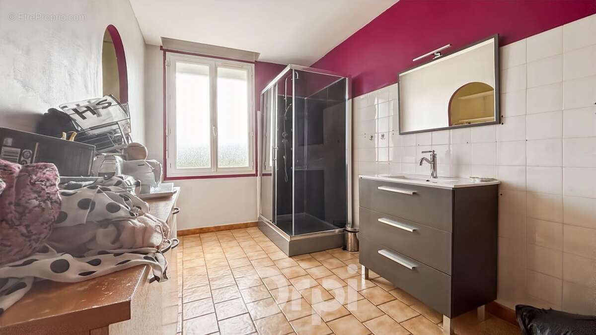 Maison à LA JONCHERE-SAINT-MAURICE