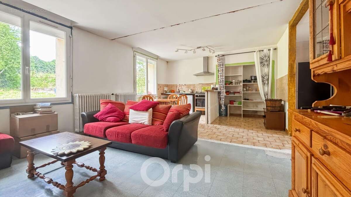 Maison à LA JONCHERE-SAINT-MAURICE