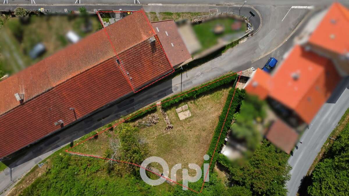 Maison à LA JONCHERE-SAINT-MAURICE