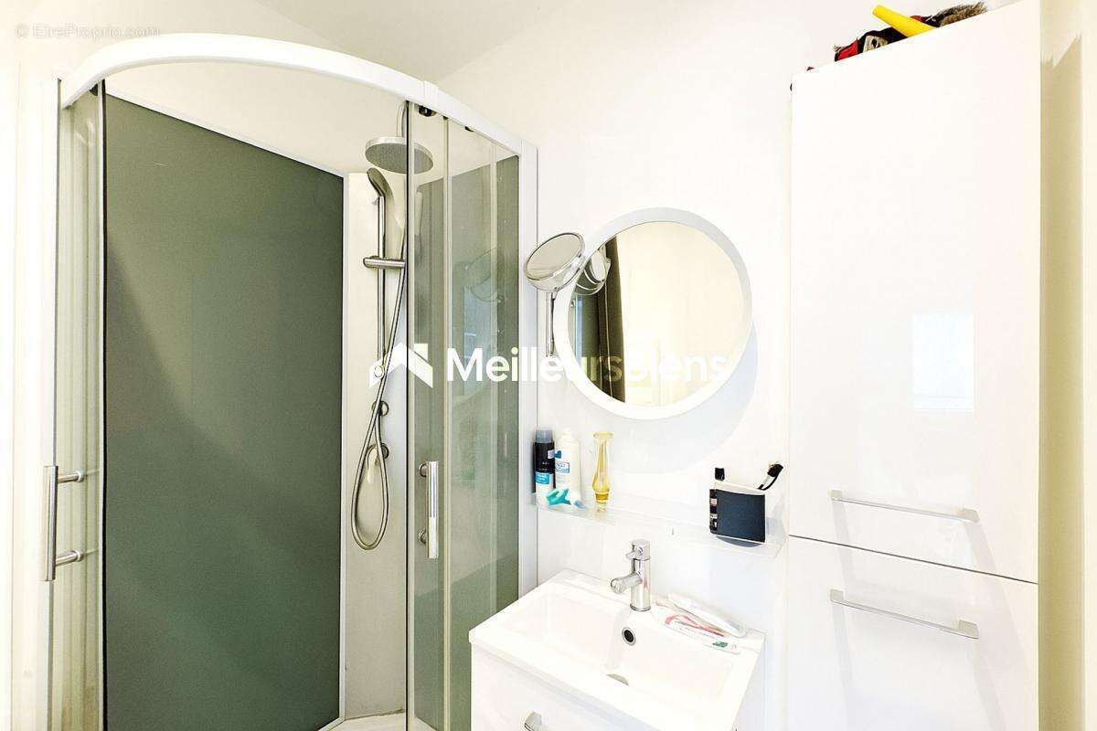 Maison à VIC-LA-GARDIOLE