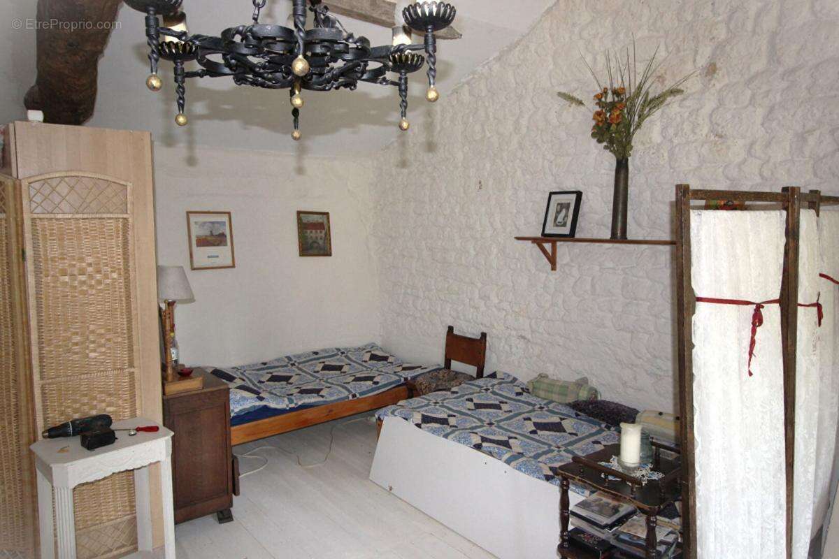 Maison à SAINT-PALAIS-DE-PHIOLIN