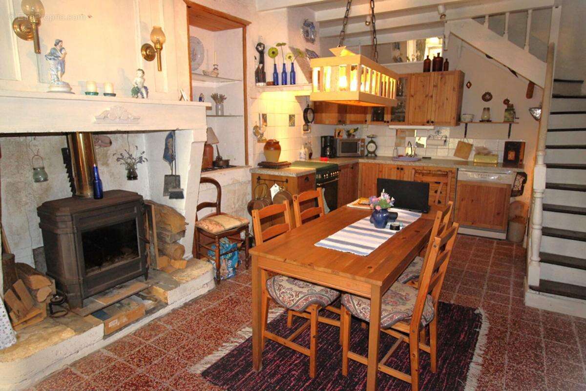 Maison à SAINT-PALAIS-DE-PHIOLIN