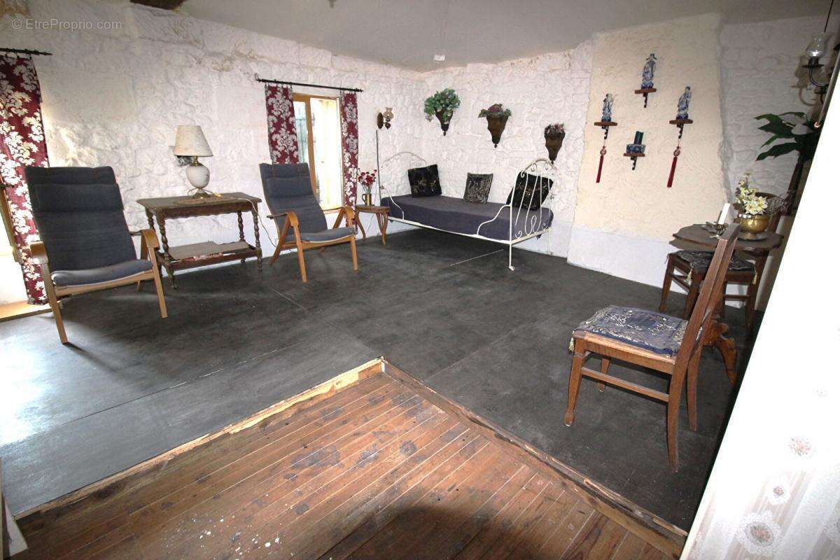 Maison à SAINT-PALAIS-DE-PHIOLIN