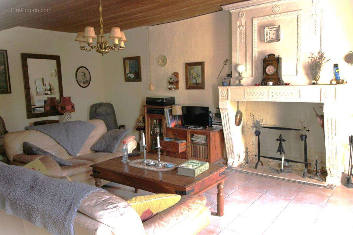 Maison à SAINT-PALAIS-DE-PHIOLIN