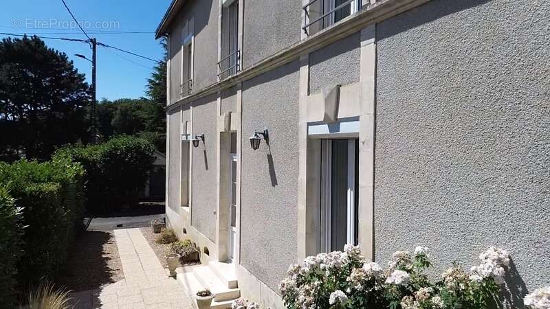 Maison à SAINT-JULIEN-L&#039;ARS