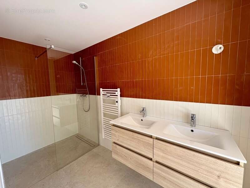 Maison à LES ISSAMBRES