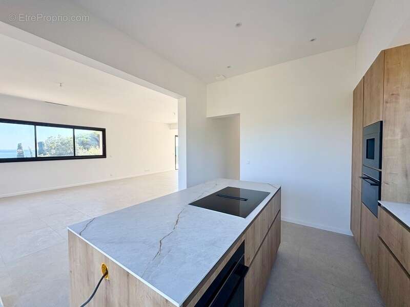 Maison à LES ISSAMBRES