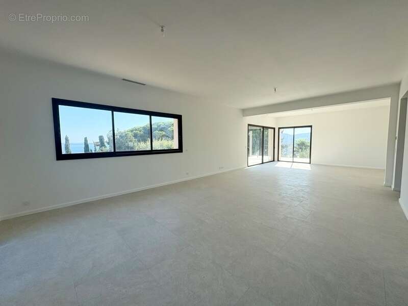 Maison à LES ISSAMBRES