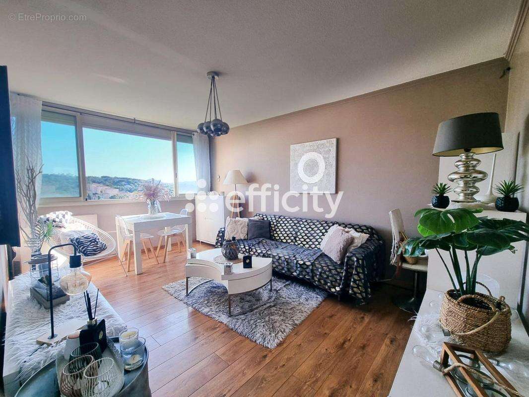 Appartement à LE CANNET