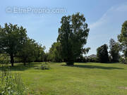 Terrain à SAINT-POUANGE