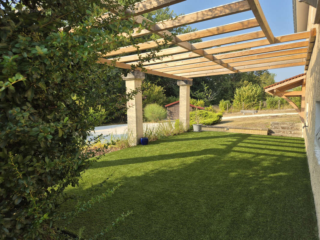 Maison à MONTAGRIER