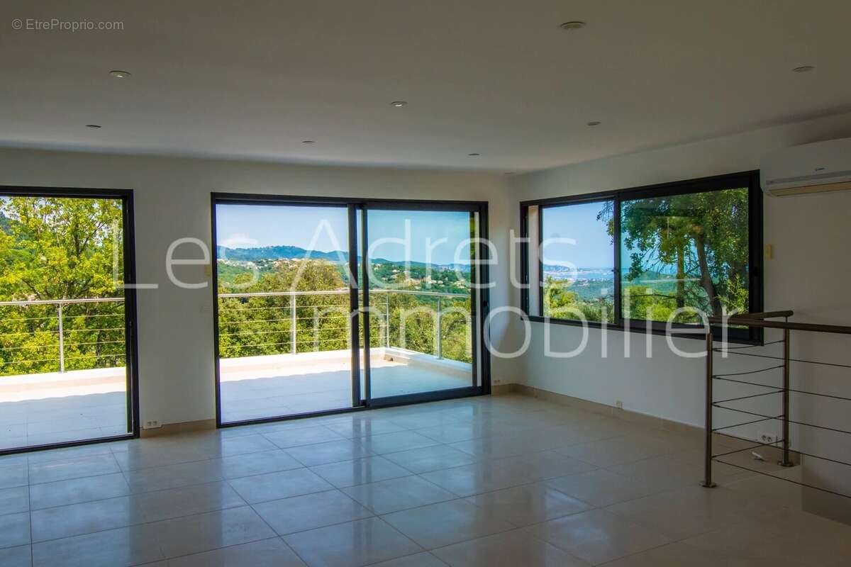 Maison à LES ADRETS-DE-L&#039;ESTEREL