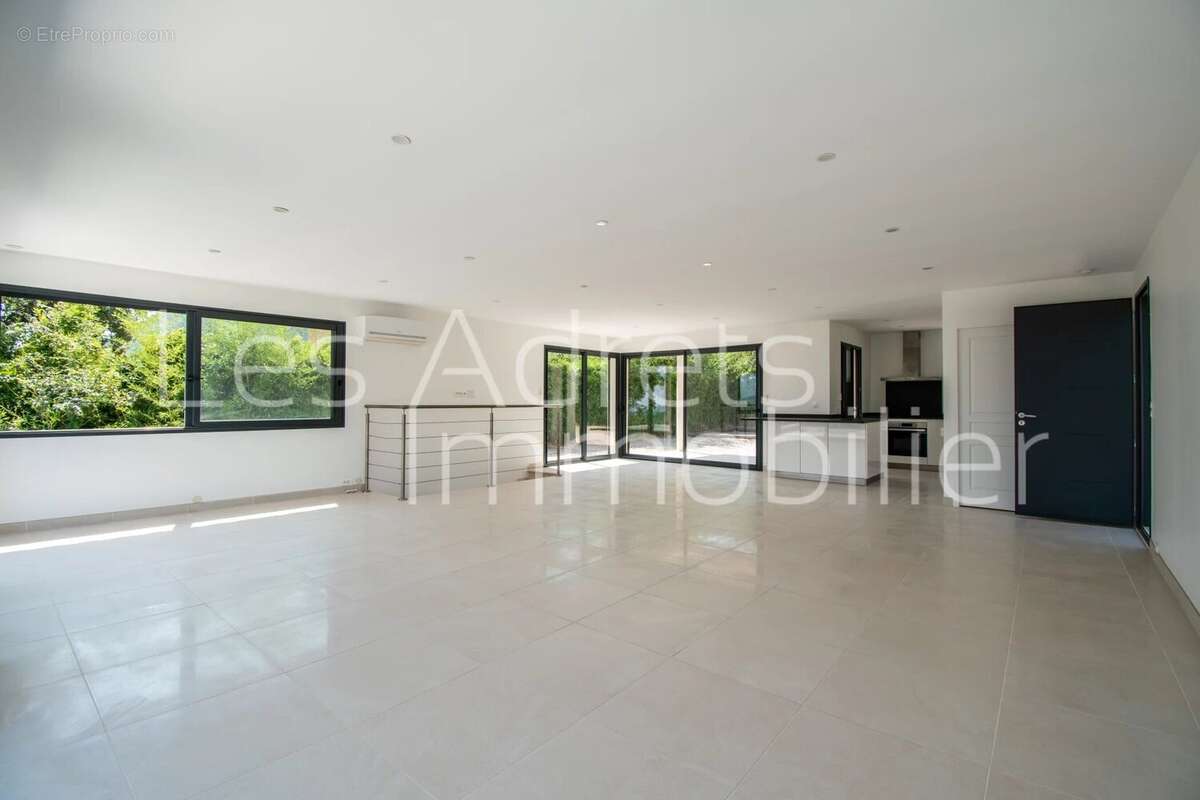 Maison à LES ADRETS-DE-L&#039;ESTEREL