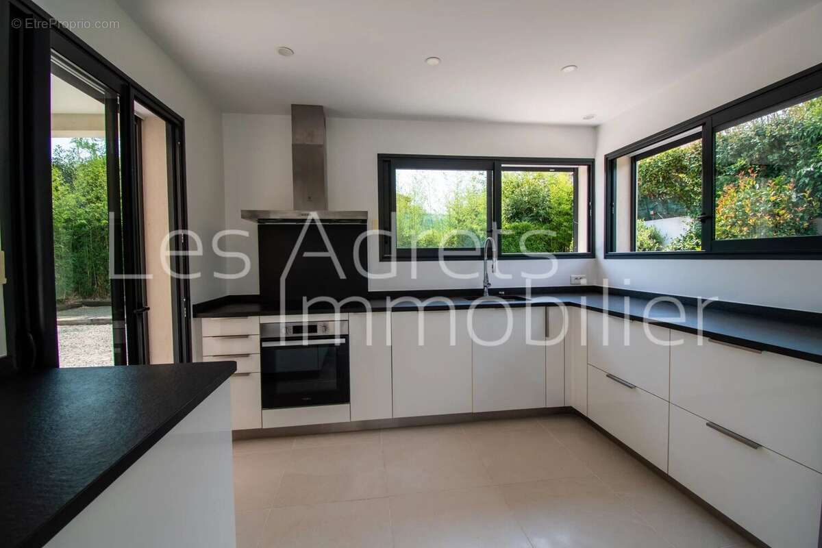 Maison à LES ADRETS-DE-L&#039;ESTEREL