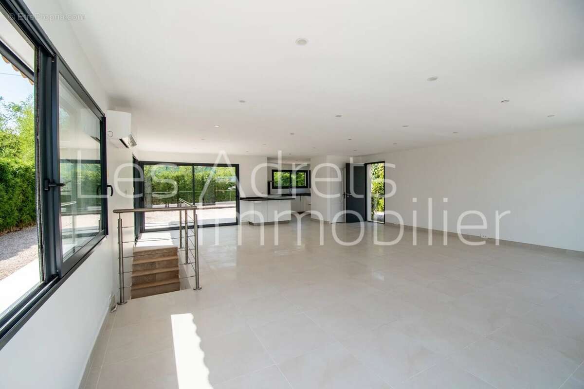 Maison à LES ADRETS-DE-L&#039;ESTEREL