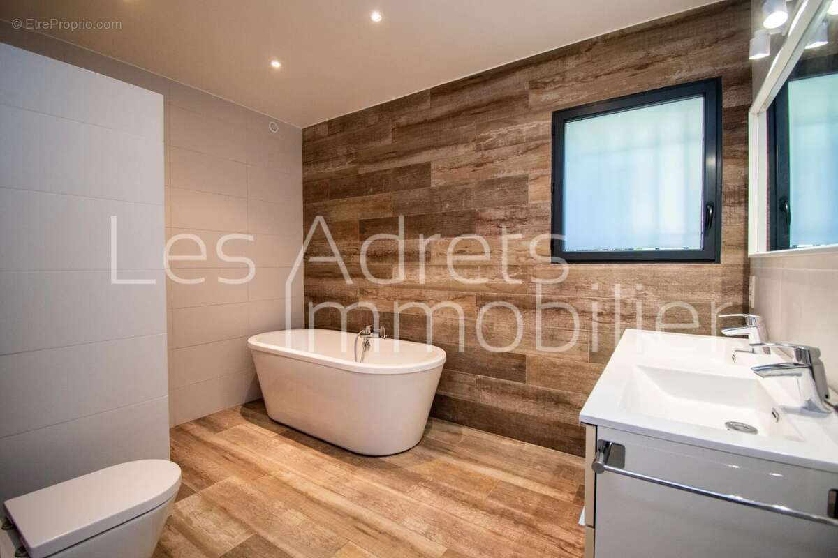 Maison à LES ADRETS-DE-L&#039;ESTEREL