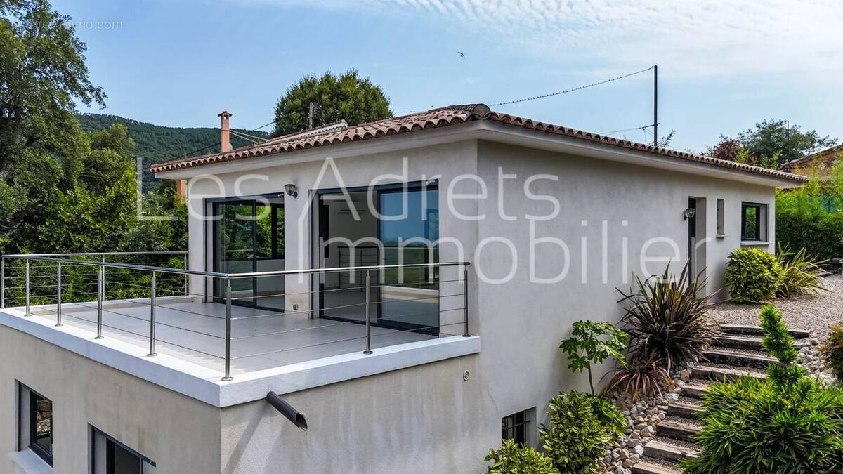 Maison à LES ADRETS-DE-L&#039;ESTEREL