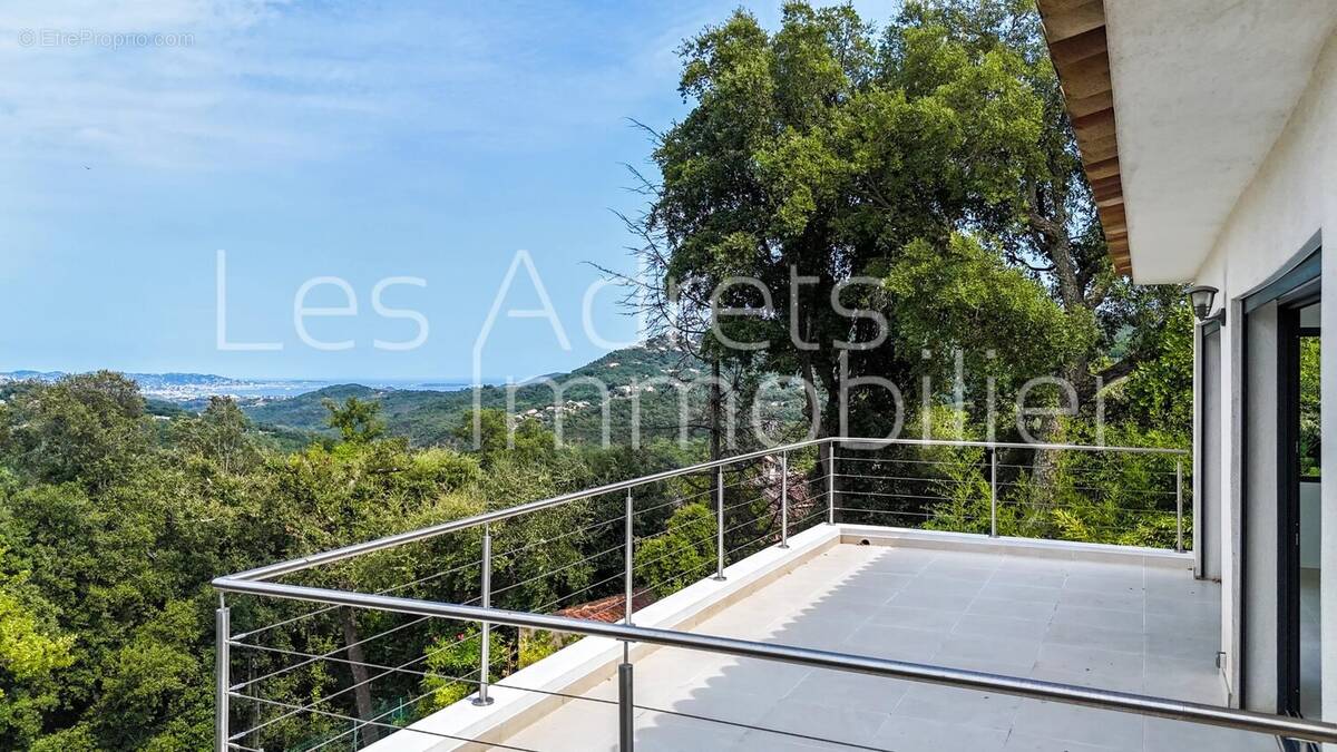 Maison à LES ADRETS-DE-L&#039;ESTEREL