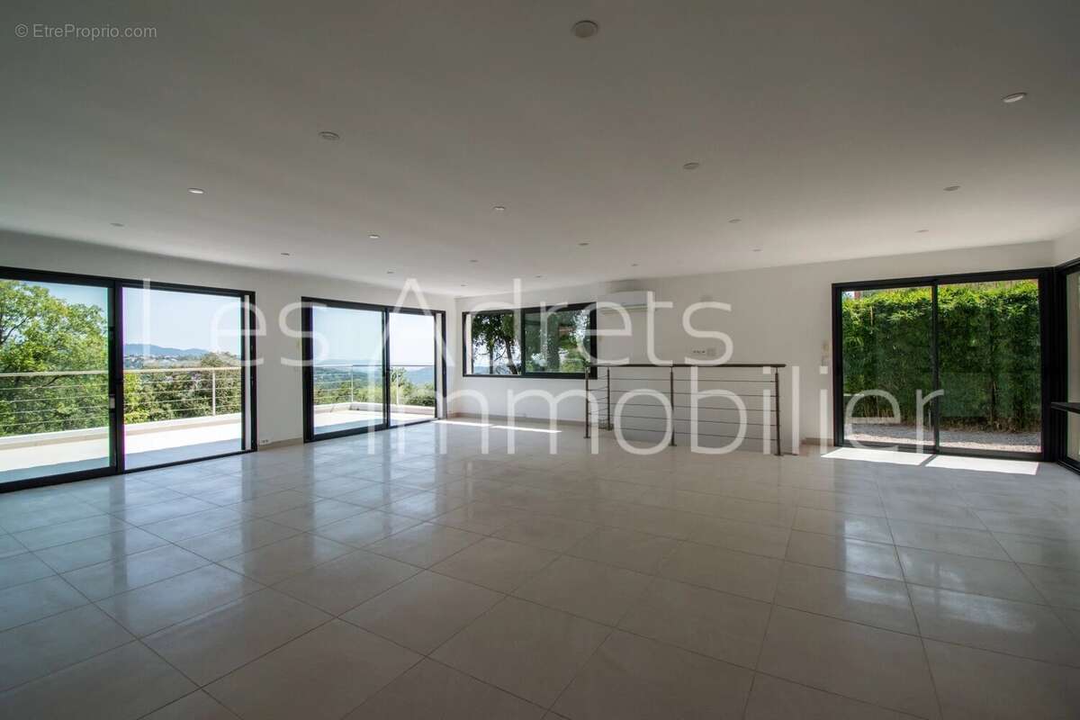 Maison à LES ADRETS-DE-L&#039;ESTEREL