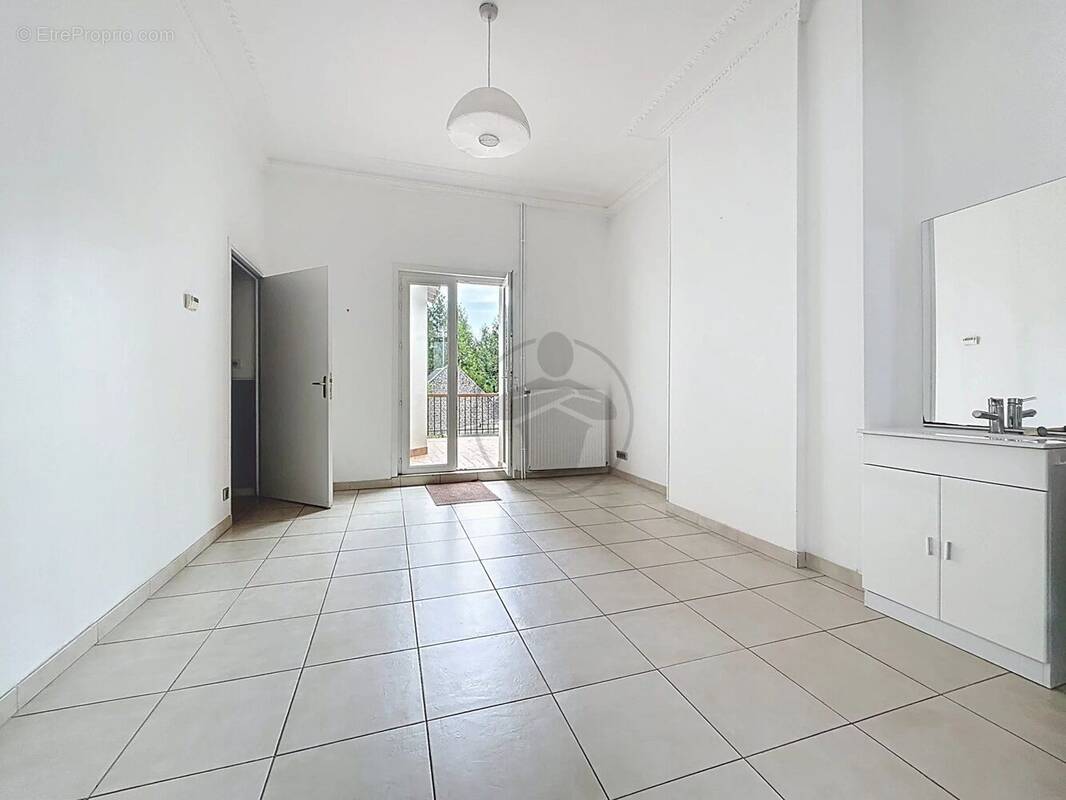 Commerce à SAINT-QUENTIN