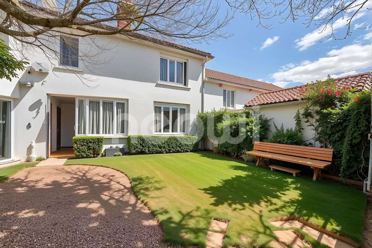 Maison à SAINT-GEORGES-DE-MONS