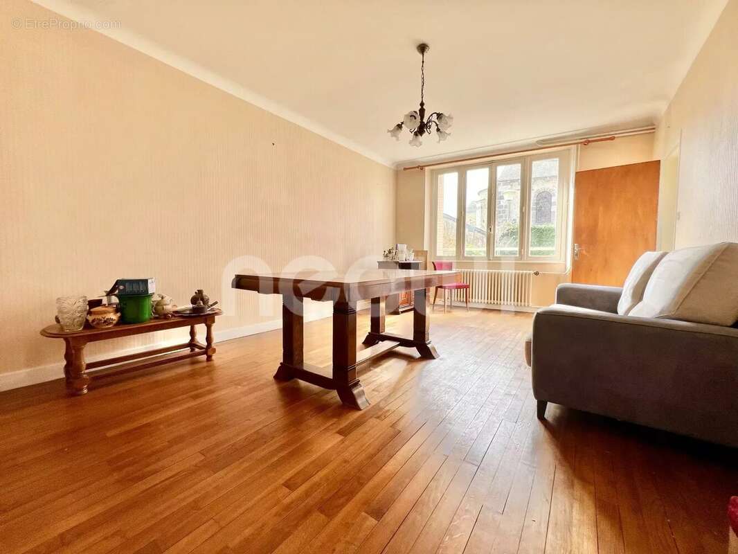 Maison à SAINT-GEORGES-DE-MONS