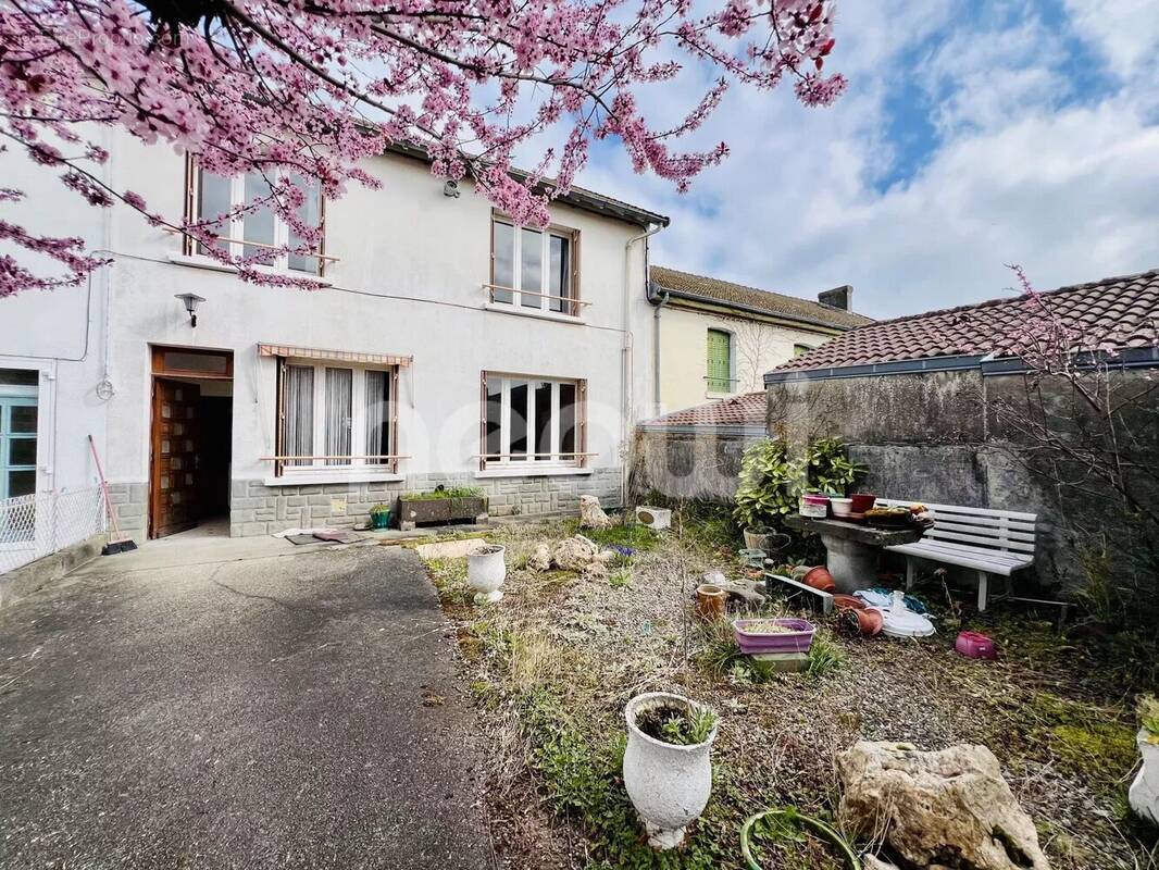 Maison à SAINT-GEORGES-DE-MONS