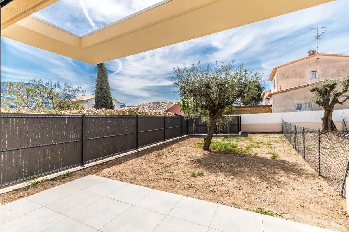 Appartement à CARROS