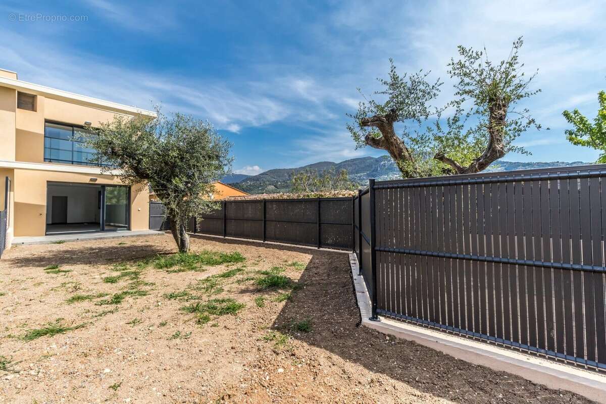 Appartement à CARROS