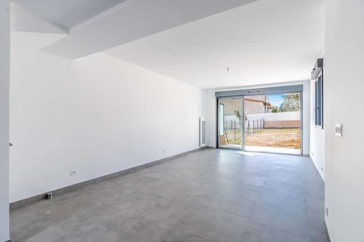 Appartement à CARROS