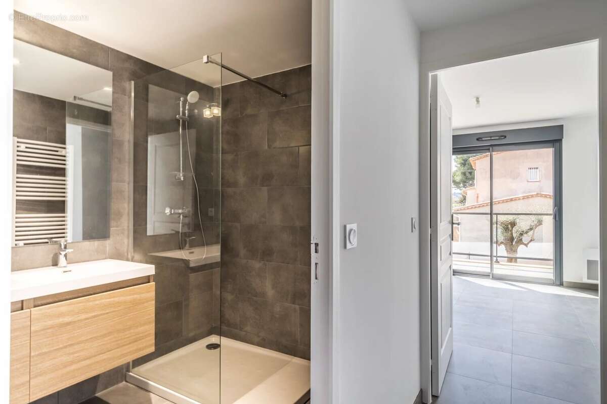 Appartement à CARROS