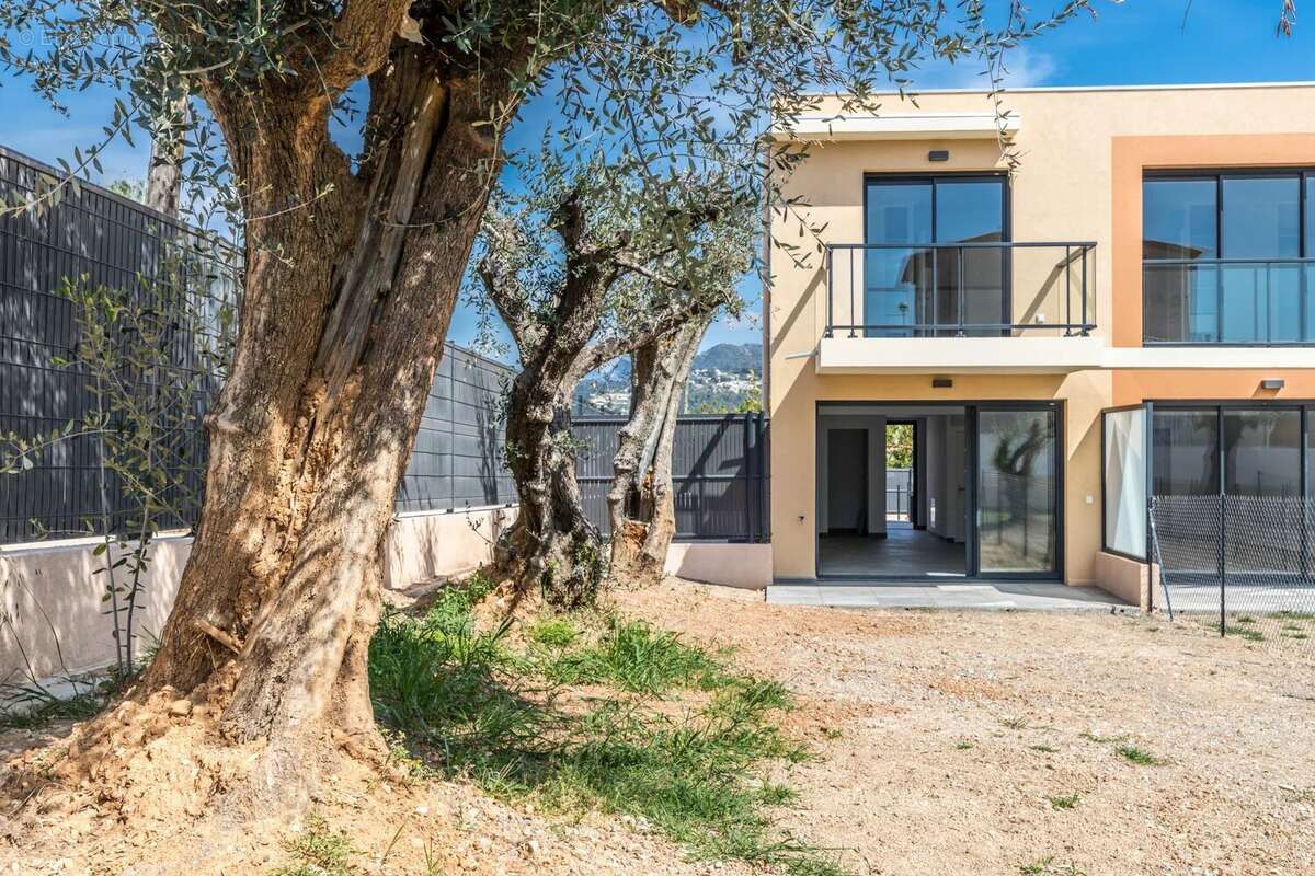 Appartement à CARROS