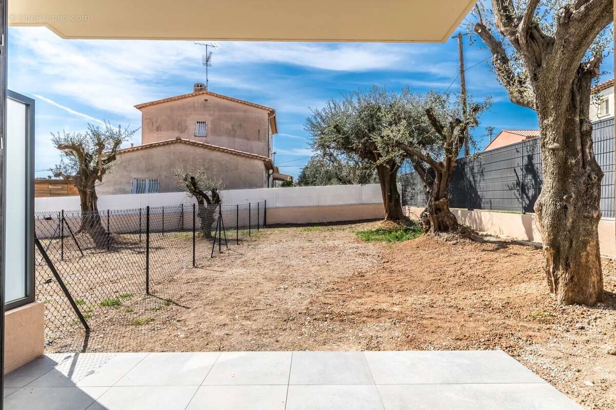 Appartement à CARROS