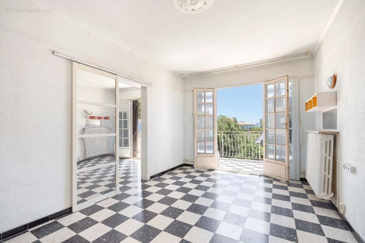 Appartement à MARSEILLE-7E