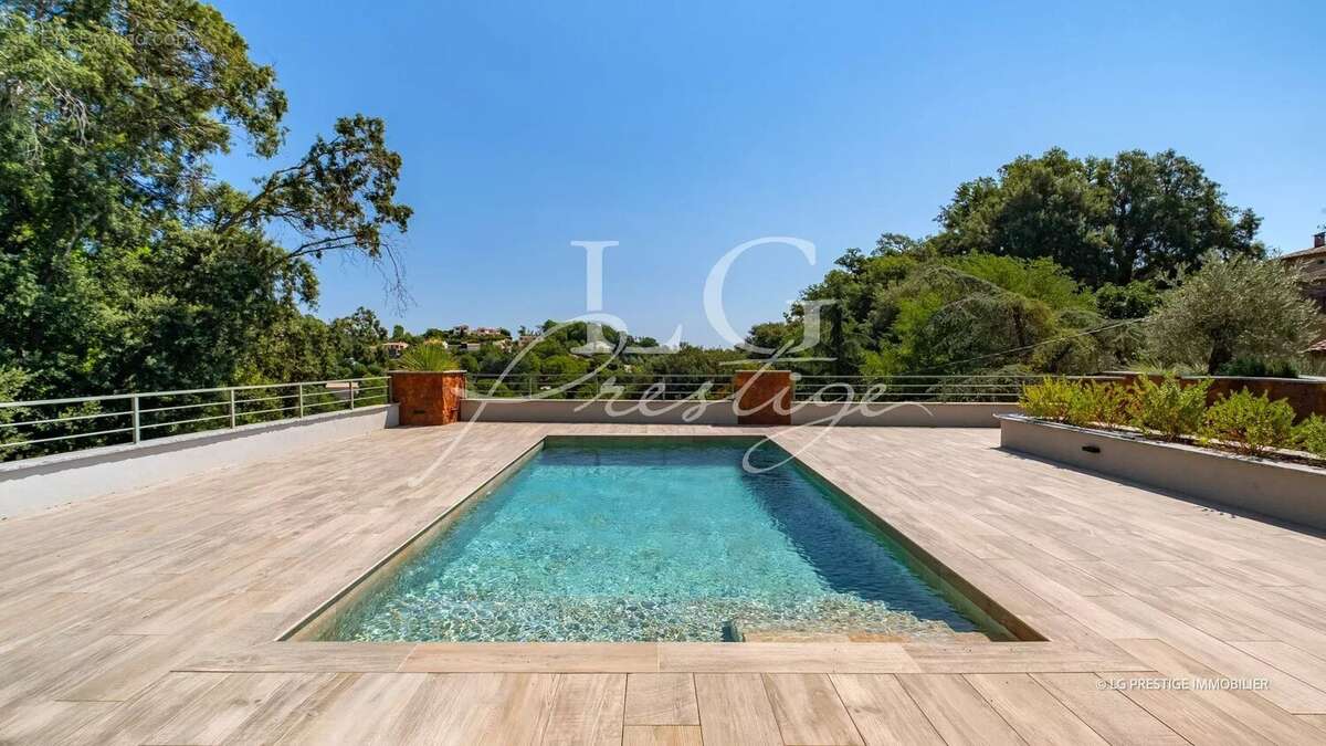 Appartement à LES ADRETS-DE-L&#039;ESTEREL