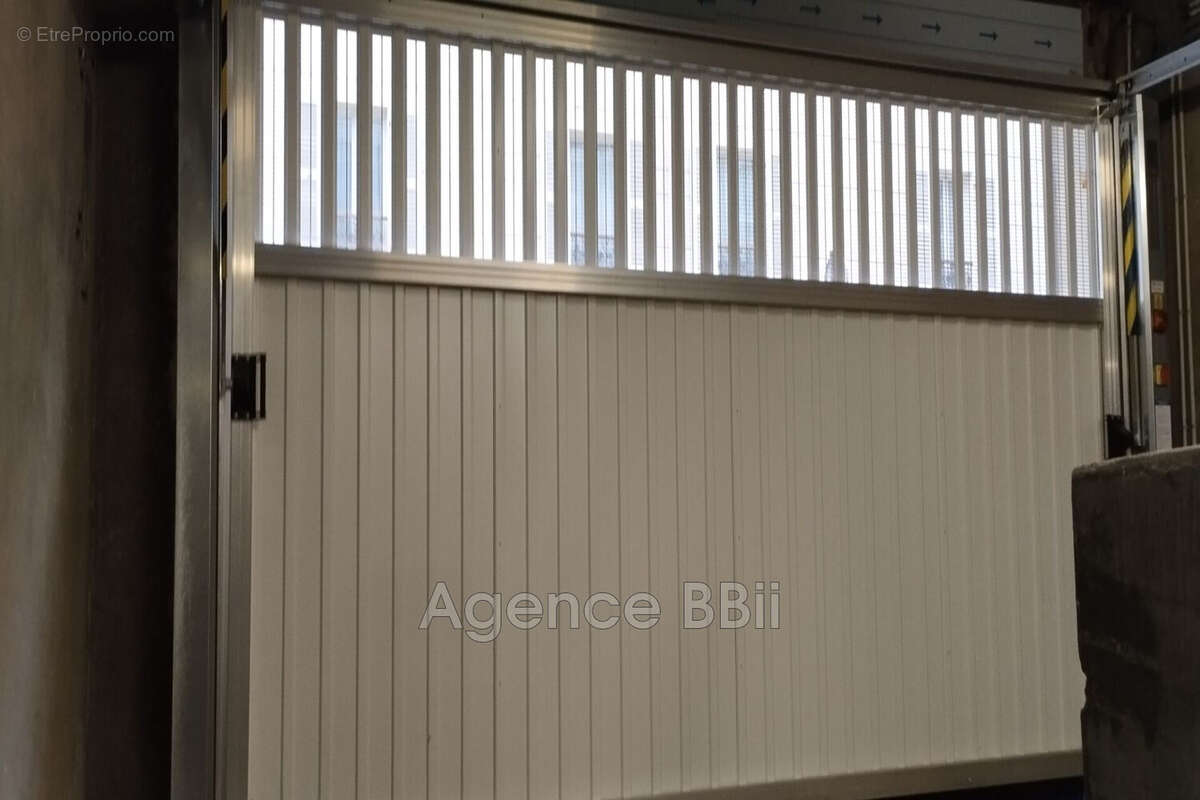 Parking à PARIS-14E