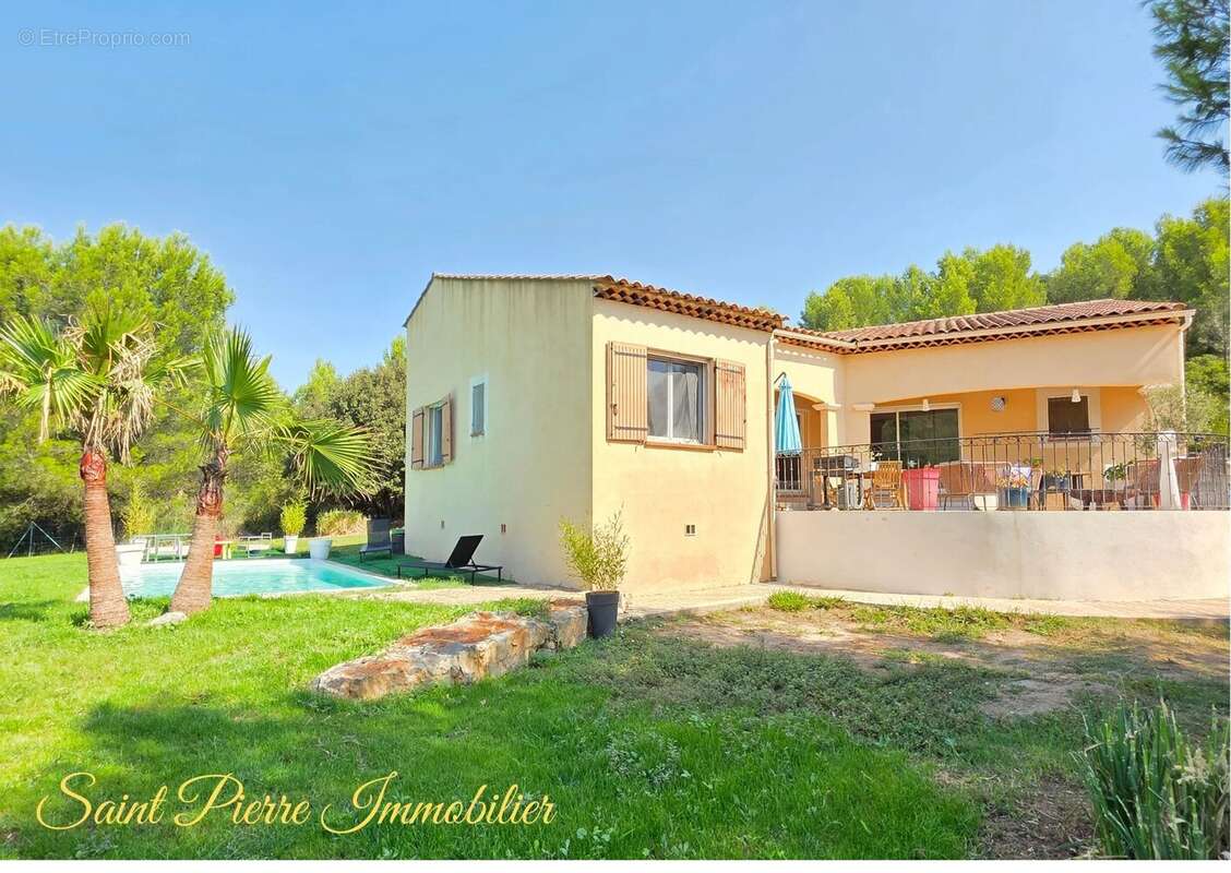 Maison à SAINT-MITRE-LES-REMPARTS