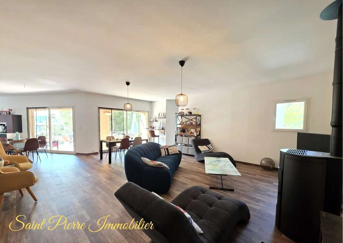 Maison à SAINT-MITRE-LES-REMPARTS