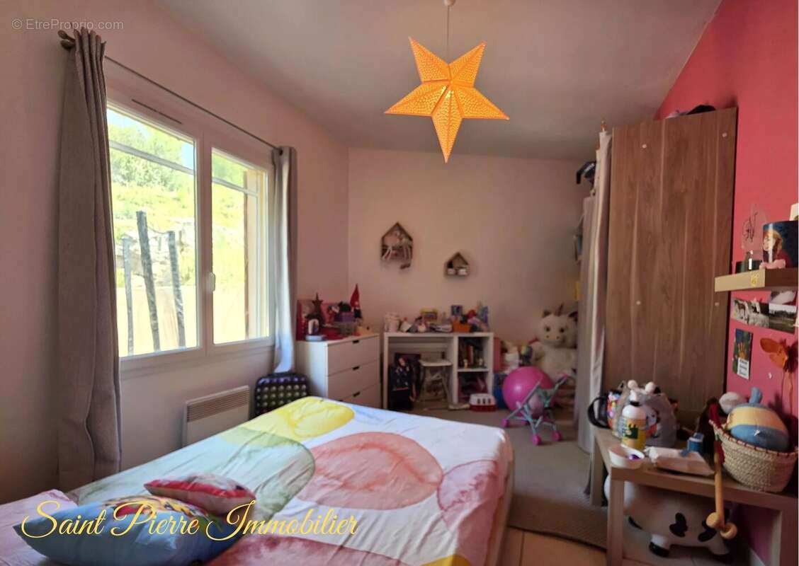 Maison à SAINT-MITRE-LES-REMPARTS