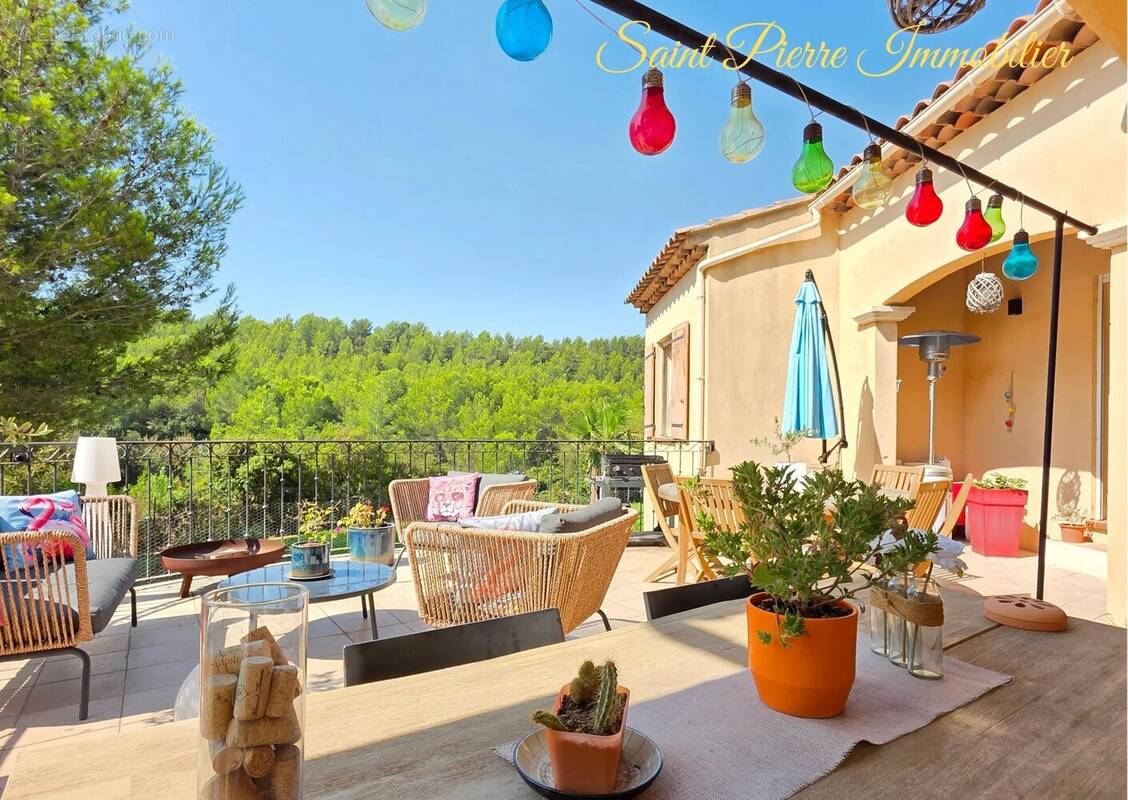 Maison à SAINT-MITRE-LES-REMPARTS