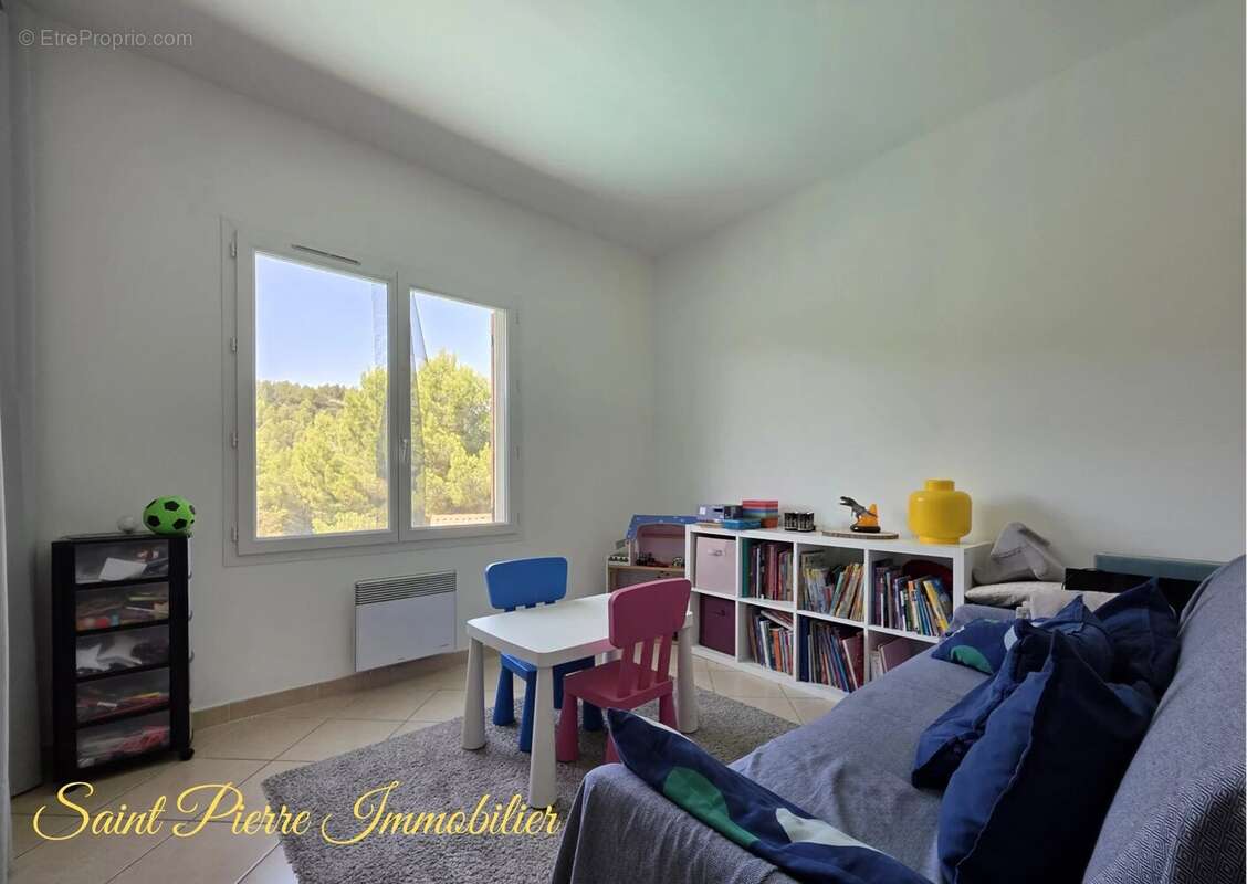 Maison à SAINT-MITRE-LES-REMPARTS