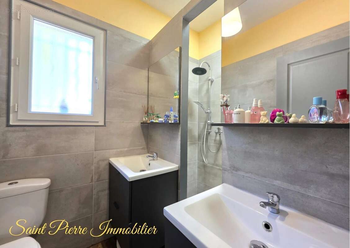 Maison à SAINT-MITRE-LES-REMPARTS