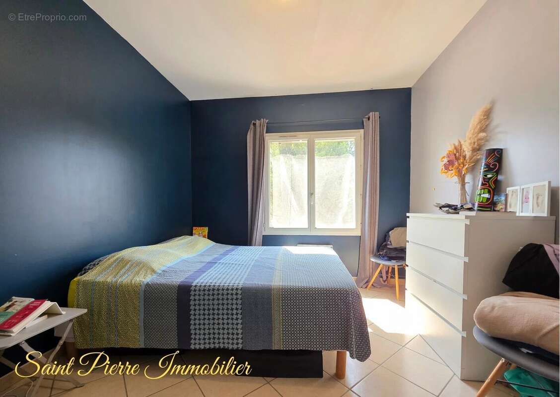 Maison à SAINT-MITRE-LES-REMPARTS