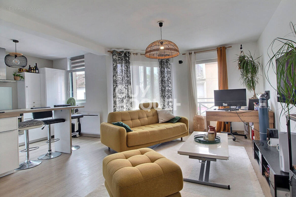 Appartement à CHILLY-MAZARIN